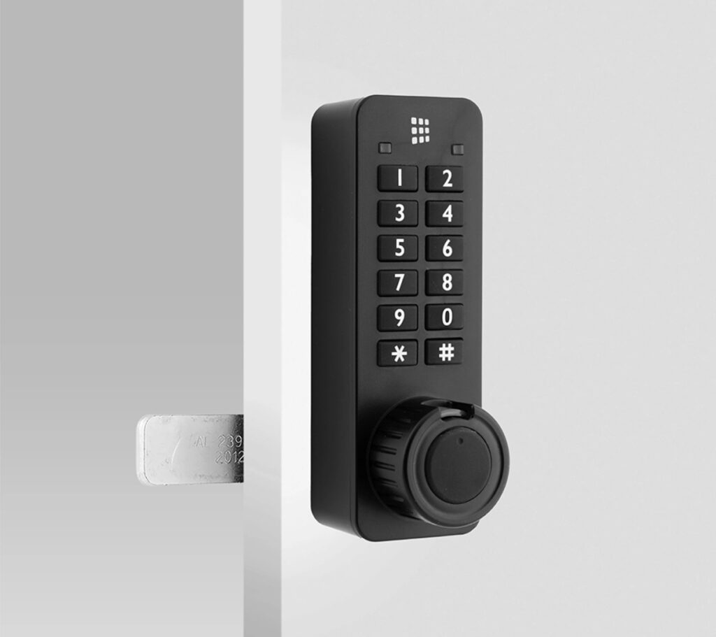 Kitlock Nano este o incuietoare electronica sau digitala destianata dulapurilor pentru firme, vestiare de gym sau orice alte dulaluri la care utlizatorii se schimba.